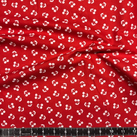 Robert Kaufman: London Calling 8 - Red Cherries Cotton Lawn